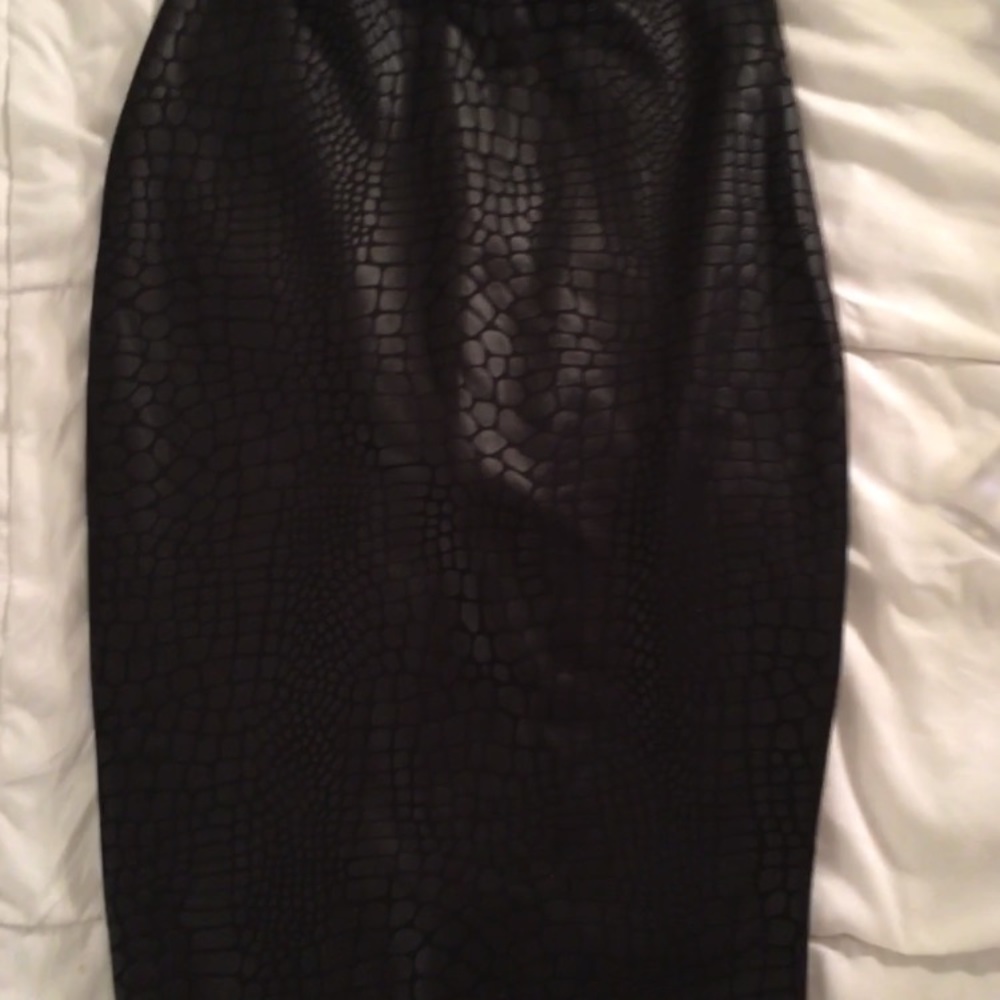 Black snakeskin pencil skirt